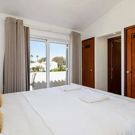 The Concierge - Pool & Tennis 알부페이라