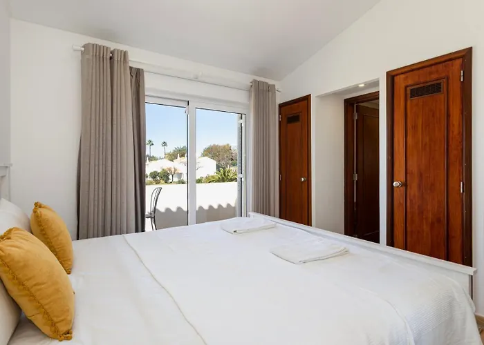 The Concierge - Pool & Tennis 알부페이라